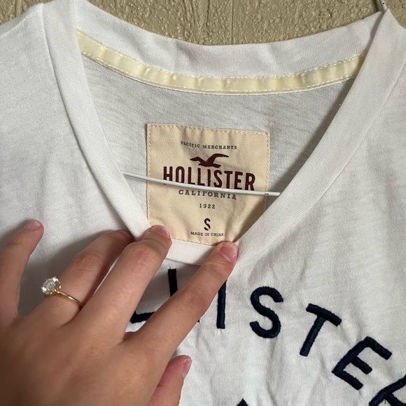 Women’s Small Graphic Tee - Picture 2 of 2